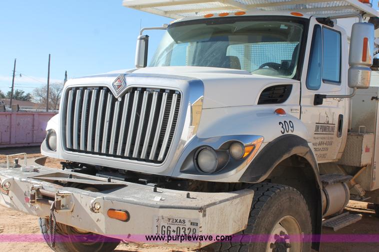 image for item J1312 2009 International 7300 bucket truck