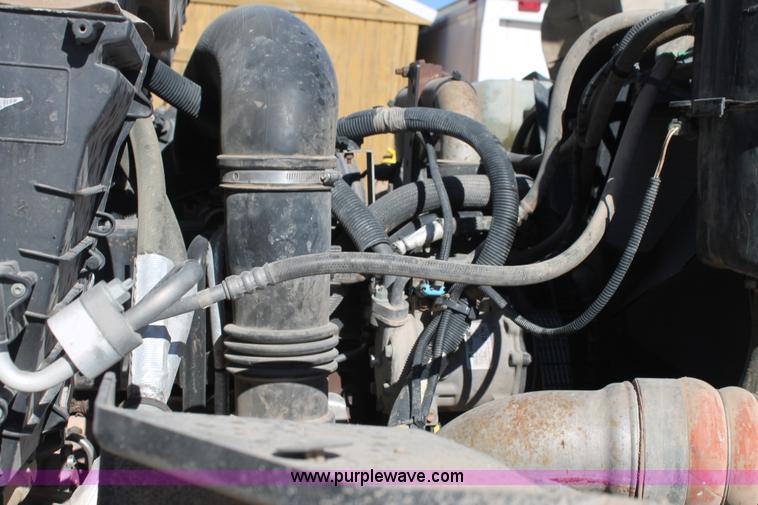 image for item J1312 2009 International 7300 bucket truck