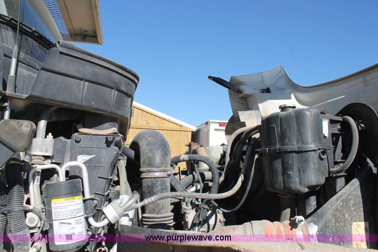 image for item J1312 2009 International 7300 bucket truck