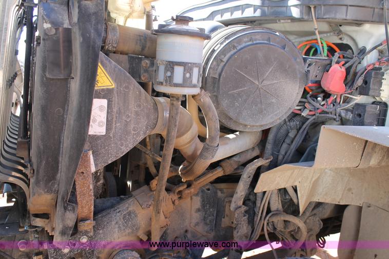 image for item J1312 2009 International 7300 bucket truck