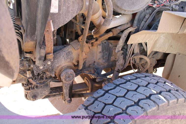 image for item J1312 2009 International 7300 bucket truck