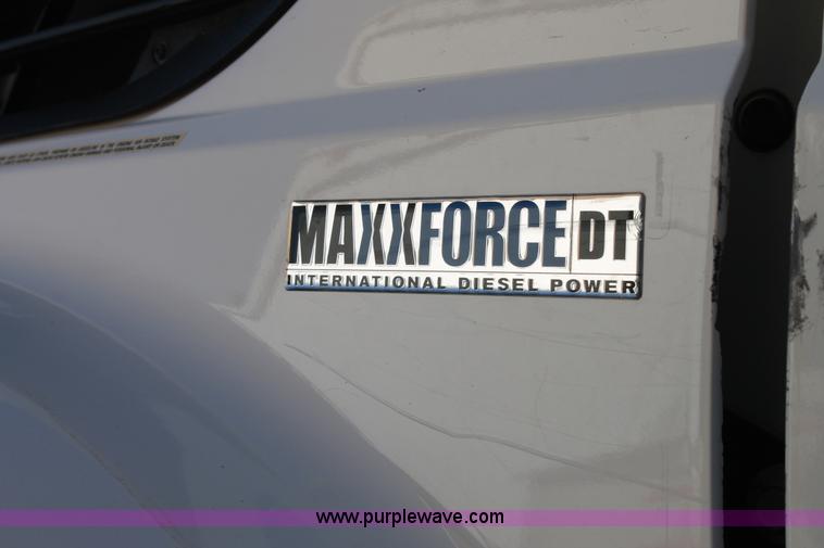 image for item J1312 2009 International 7300 bucket truck