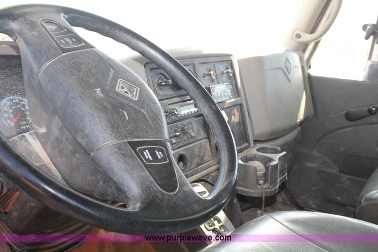 image for item J1312 2009 International 7300 bucket truck