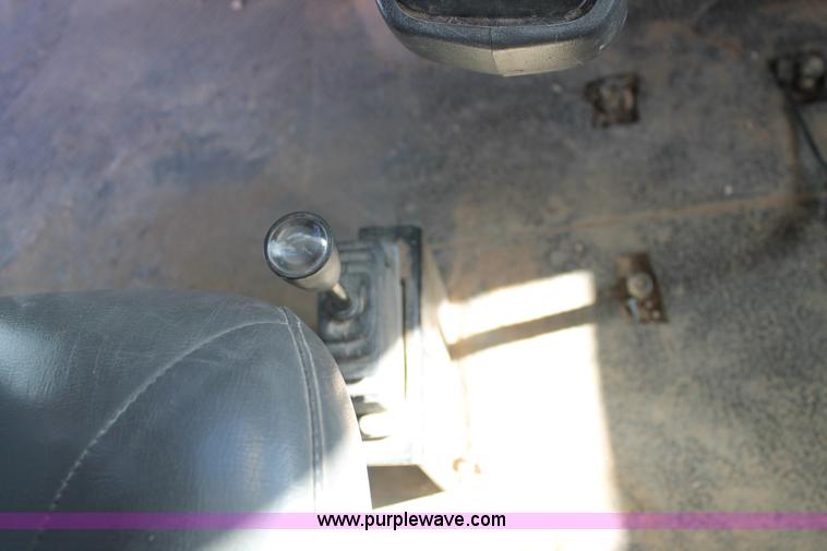 image for item J1312 2009 International 7300 bucket truck