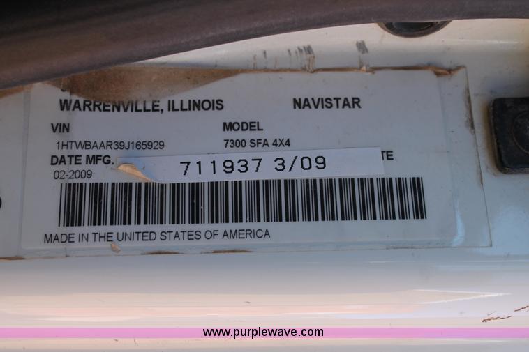 image for item J1312 2009 International 7300 bucket truck