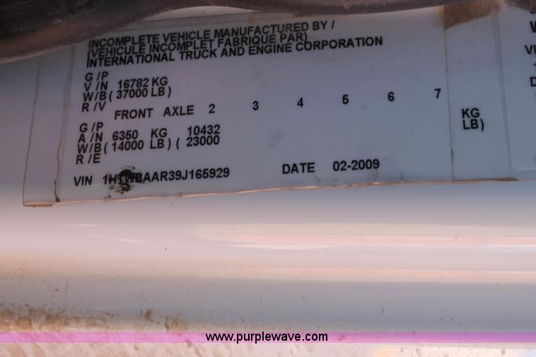 image for item J1312 2009 International 7300 bucket truck