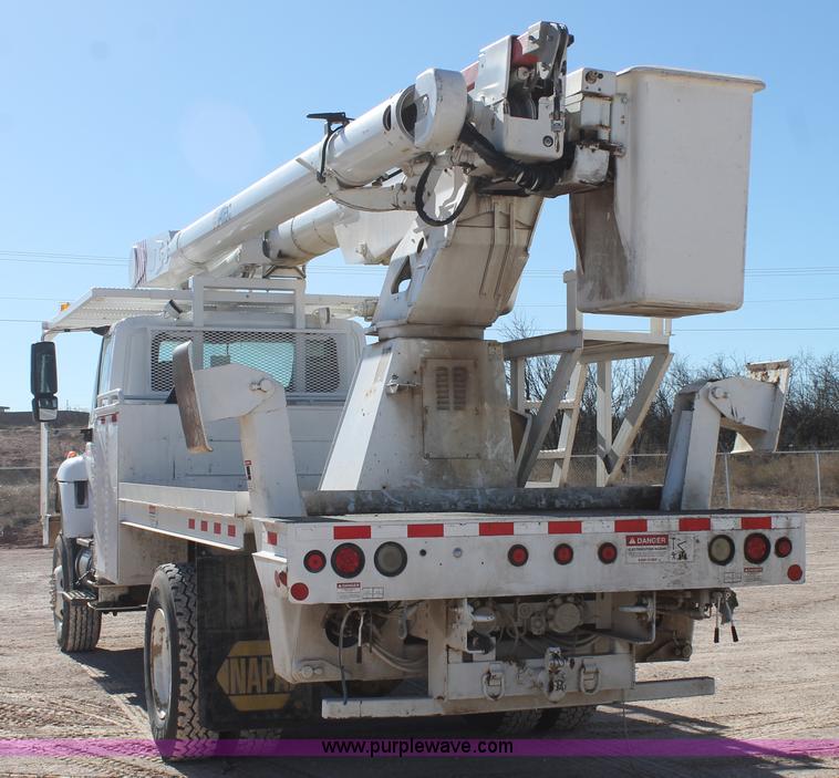 image for item J1318 2002 International 7400 bucket truck