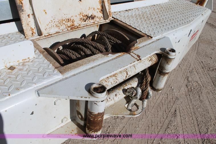 image for item J1318 2002 International 7400 bucket truck