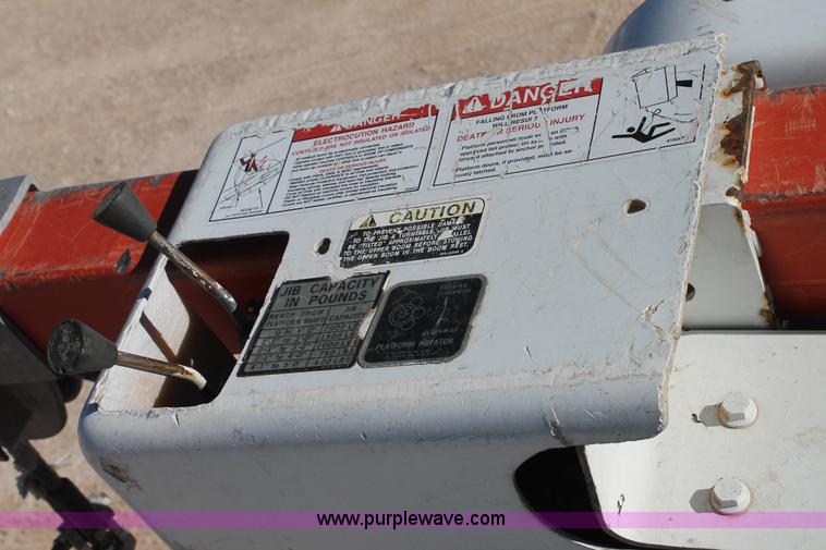 image for item J1318 2002 International 7400 bucket truck