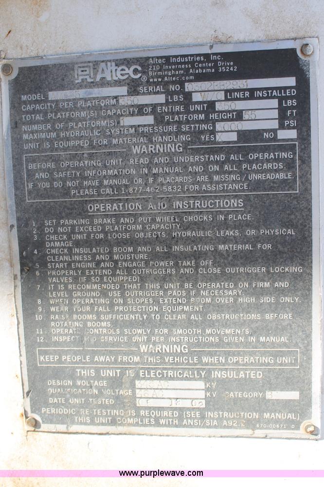 image for item J1318 2002 International 7400 bucket truck