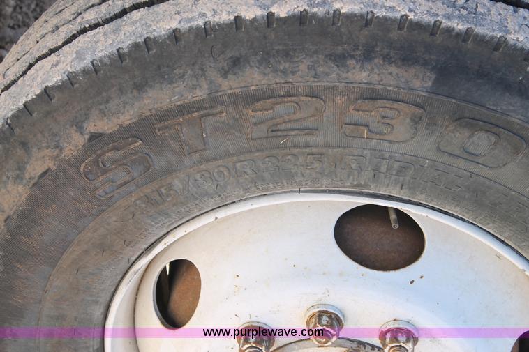 image for item J1318 2002 International 7400 bucket truck