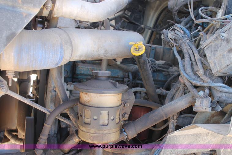 image for item J1318 2002 International 7400 bucket truck