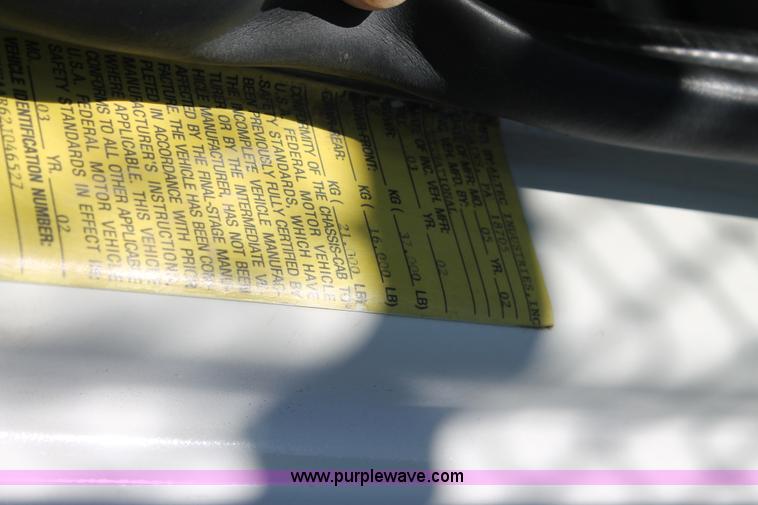 image for item J1318 2002 International 7400 bucket truck