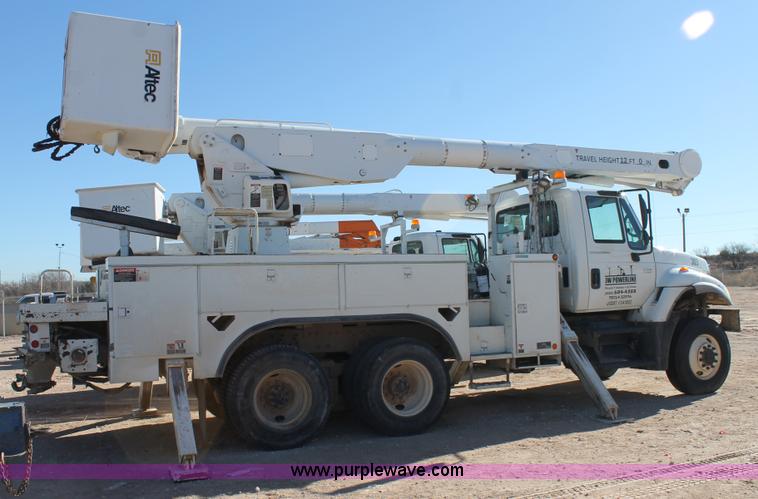 image for item J1319 2006 International 7300 bucket truck