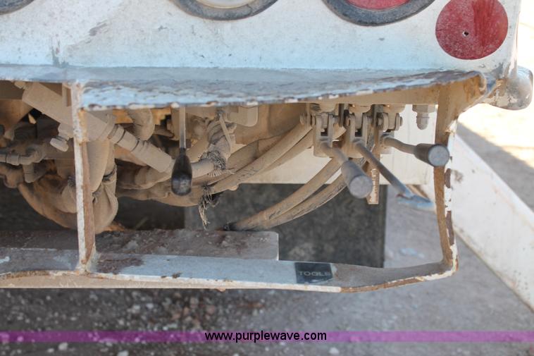 image for item J1319 2006 International 7300 bucket truck