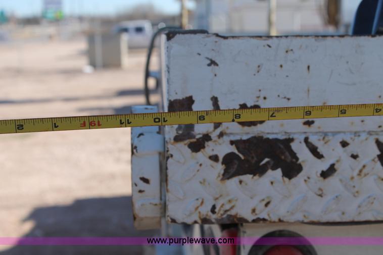 image for item J1319 2006 International 7300 bucket truck