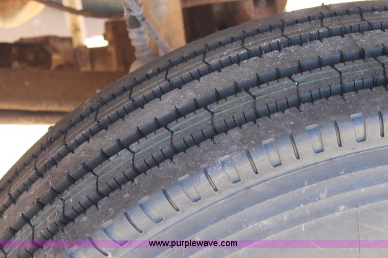 image for item J1319 2006 International 7300 bucket truck