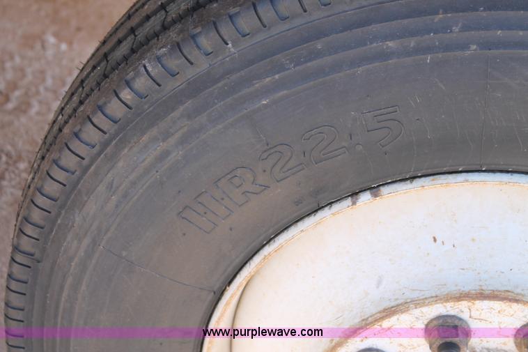 image for item J1319 2006 International 7300 bucket truck