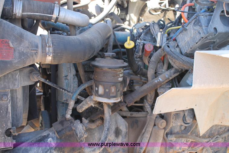 image for item J1319 2006 International 7300 bucket truck