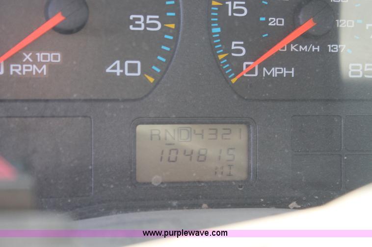 image for item J1319 2006 International 7300 bucket truck