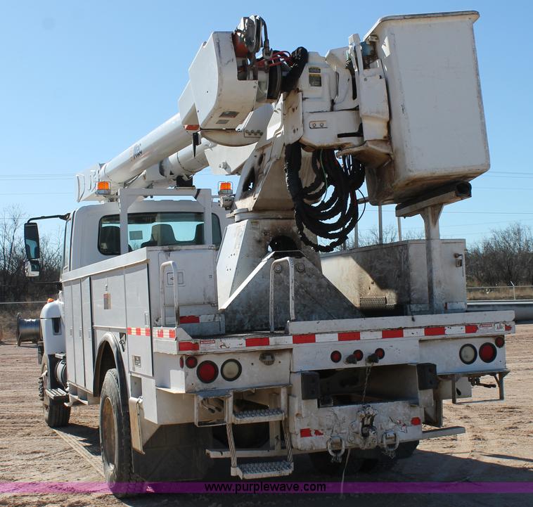 image for item J1320 2006 International 7300 bucket truck