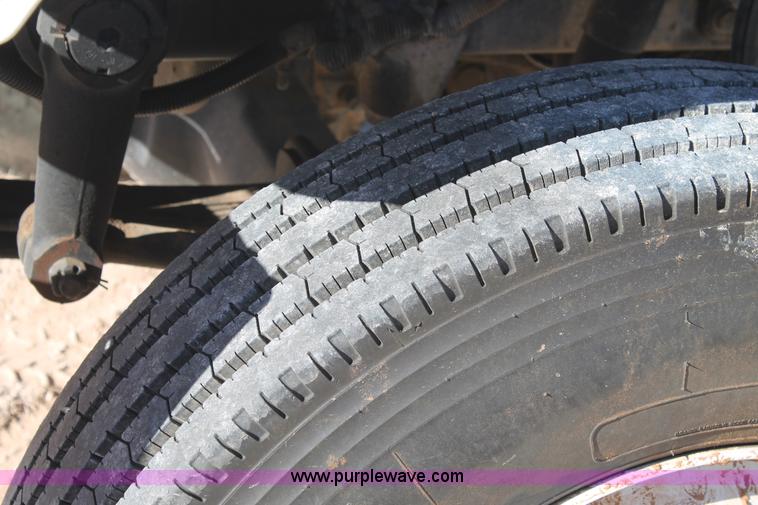 image for item J1320 2006 International 7300 bucket truck