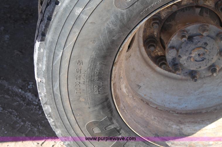 image for item J1320 2006 International 7300 bucket truck