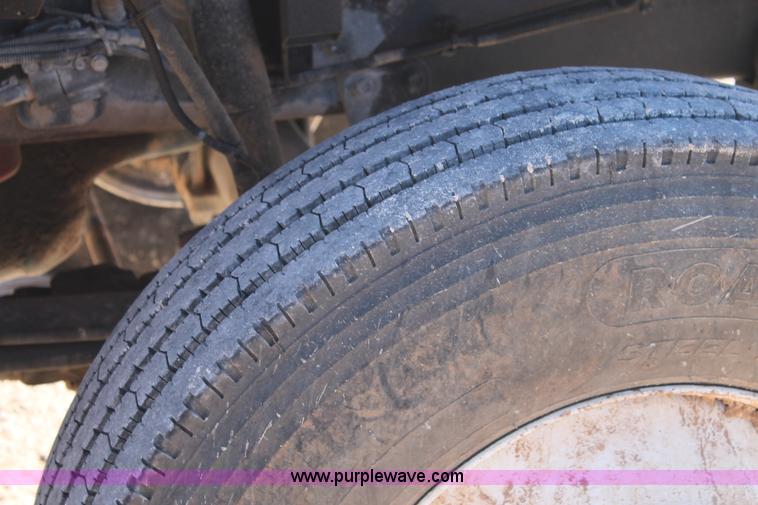 image for item J1320 2006 International 7300 bucket truck