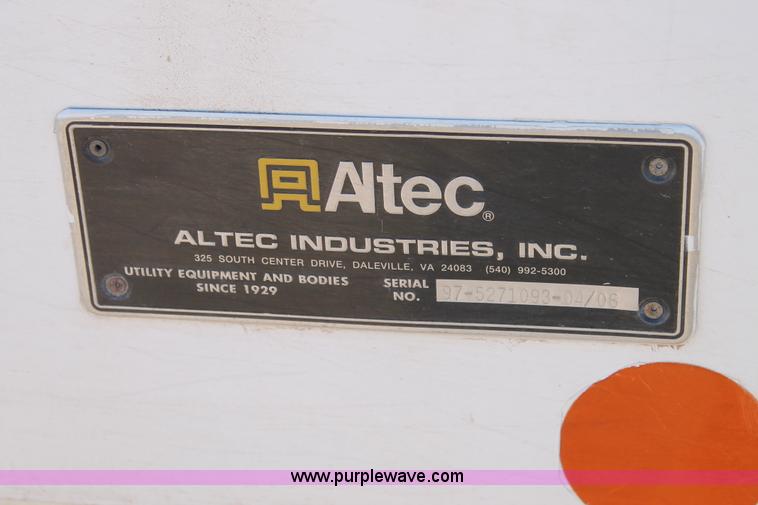 image for item J1320 2006 International 7300 bucket truck