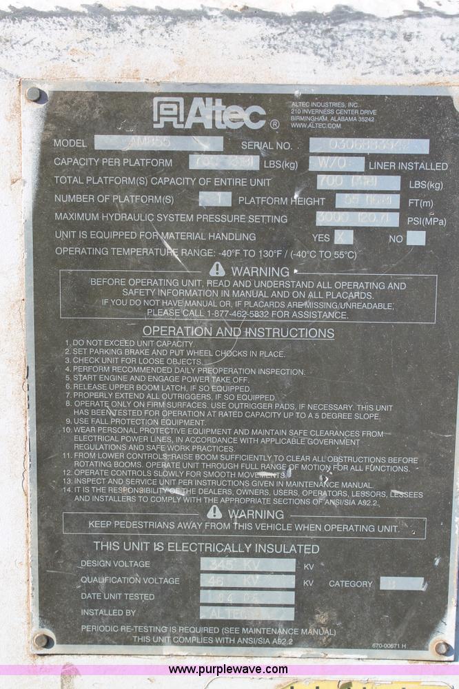 image for item J1320 2006 International 7300 bucket truck