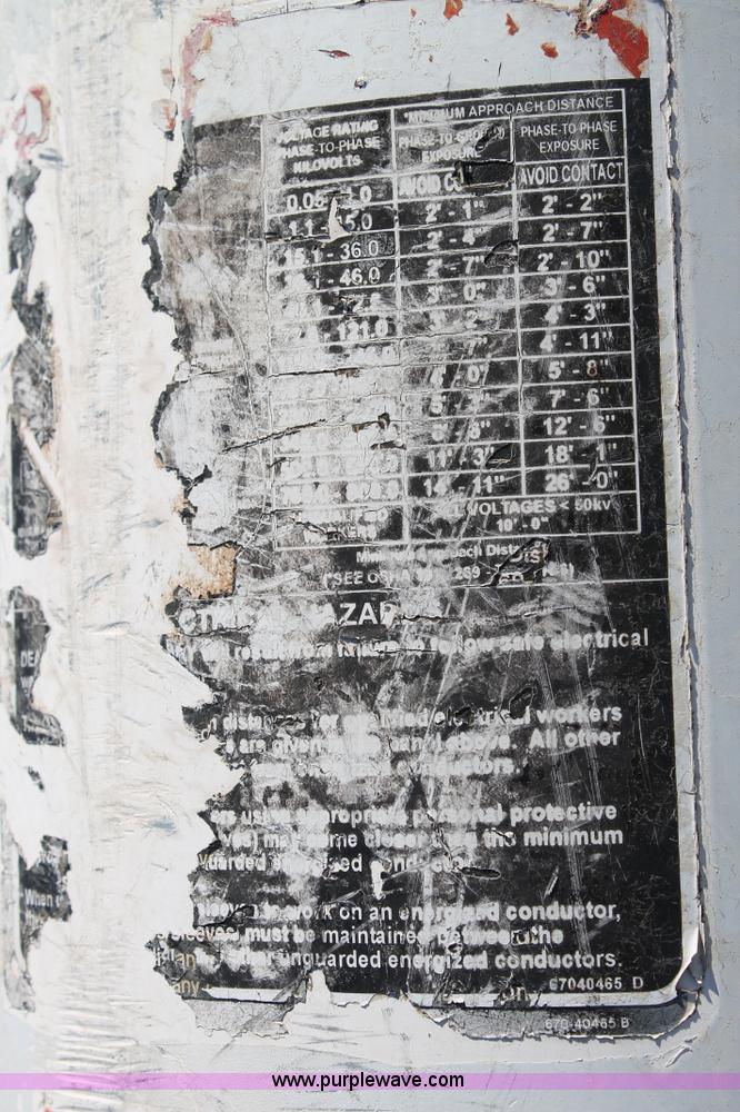 image for item J1320 2006 International 7300 bucket truck