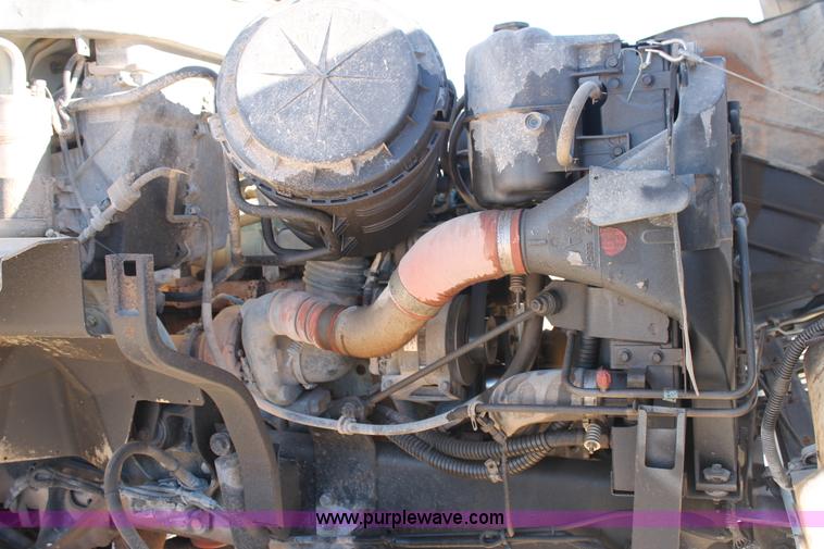 image for item J1320 2006 International 7300 bucket truck