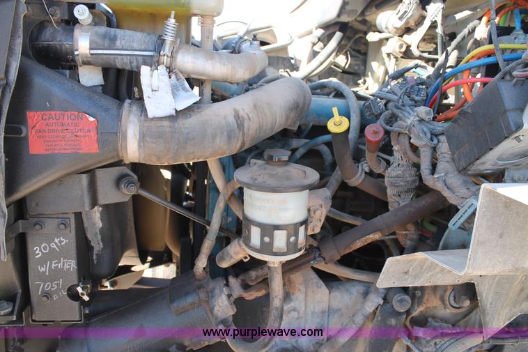 image for item J1320 2006 International 7300 bucket truck