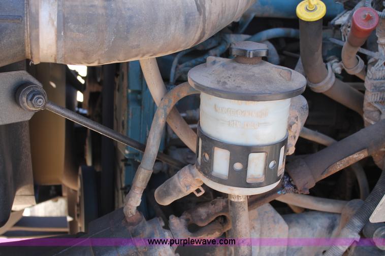 image for item J1320 2006 International 7300 bucket truck