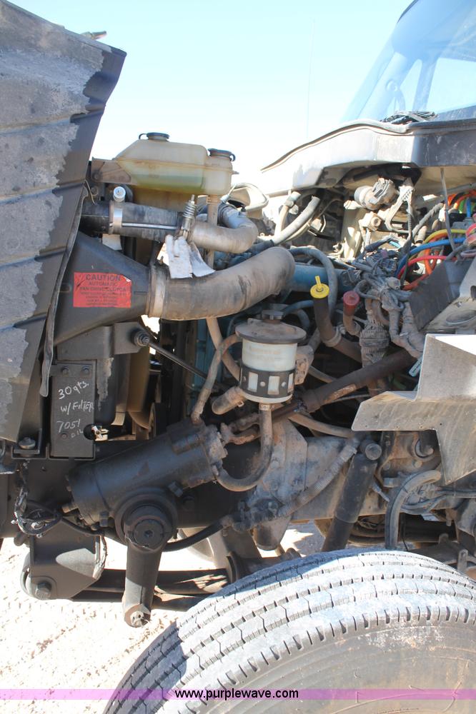 image for item J1320 2006 International 7300 bucket truck