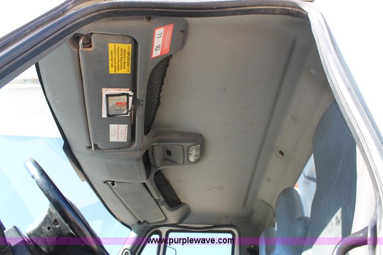 image for item J1320 2006 International 7300 bucket truck