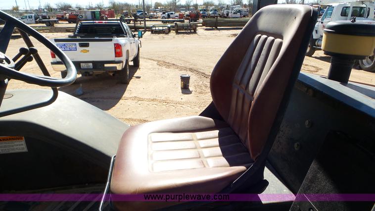 image for item J1333 2000 Case 586G forklift