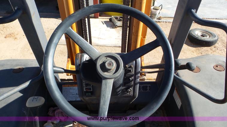 image for item J1333 2000 Case 586G forklift