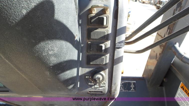 image for item J1333 2000 Case 586G forklift