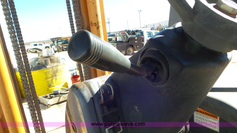 image for item J1333 2000 Case 586G forklift