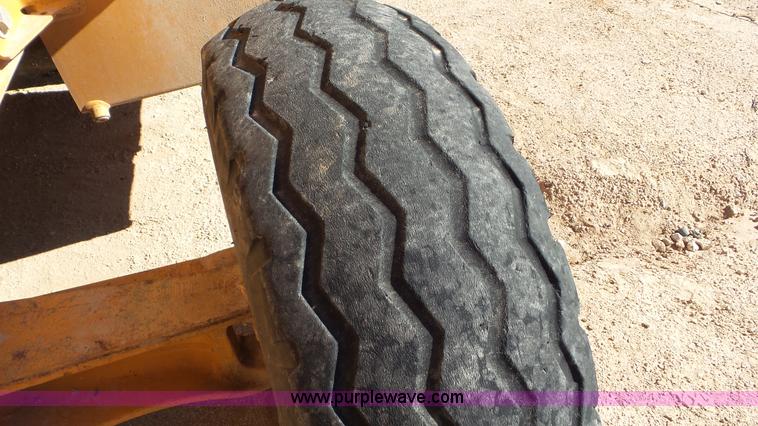 image for item J1333 2000 Case 586G forklift