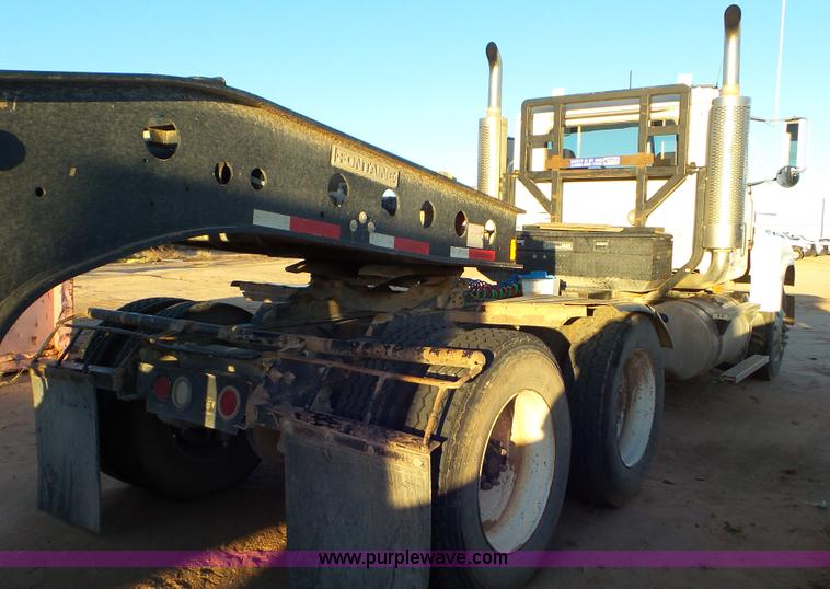 image for item J1334 2003 Mack CH613 semi truck