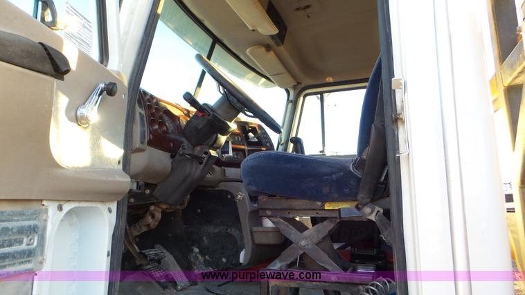 image for item J1334 2003 Mack CH613 semi truck