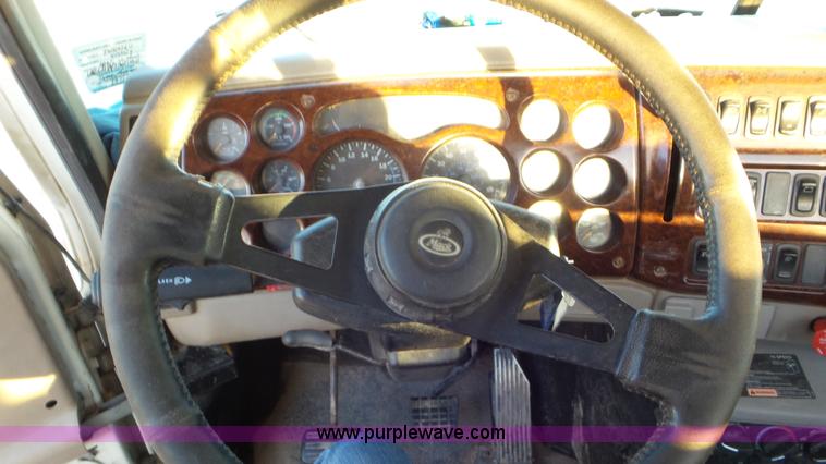 image for item J1334 2003 Mack CH613 semi truck