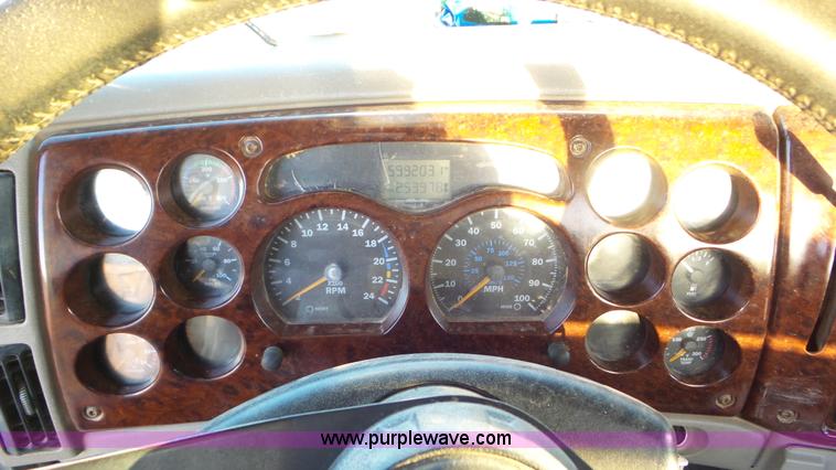 image for item J1334 2003 Mack CH613 semi truck