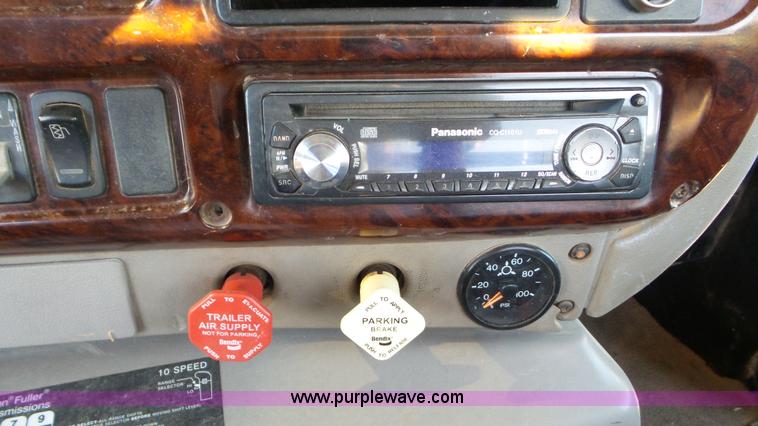 image for item J1334 2003 Mack CH613 semi truck