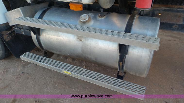 image for item J1334 2003 Mack CH613 semi truck