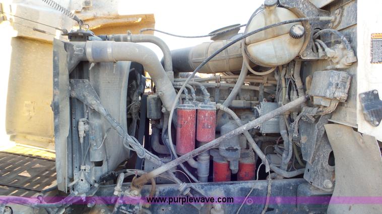 image for item J1334 2003 Mack CH613 semi truck