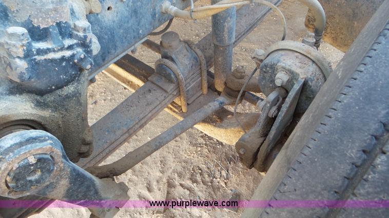 image for item J1334 2003 Mack CH613 semi truck