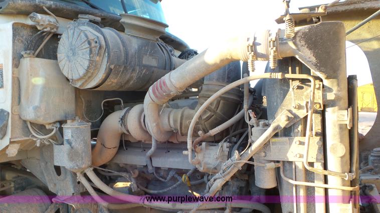 image for item J1334 2003 Mack CH613 semi truck